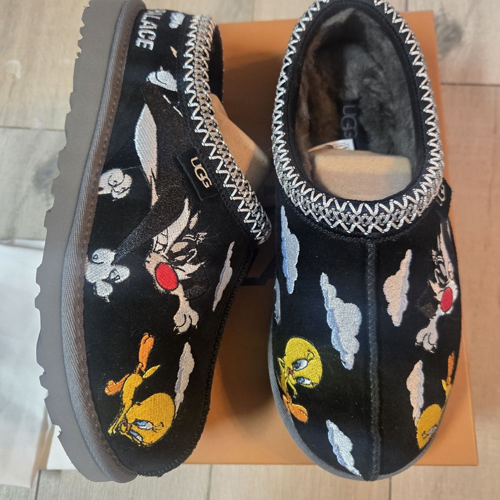 UGG Palace Looney Tunes Collab Tasman Slipper All Gender NWT 8M/9W